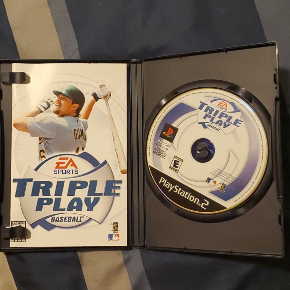 PS2 EA Sports Triple Play - Picture 2 of 3